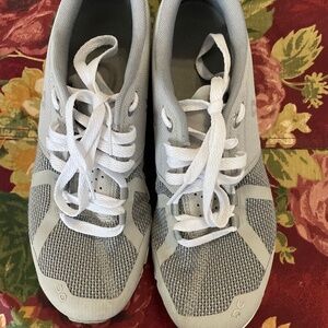 On Cloud size 9 womans